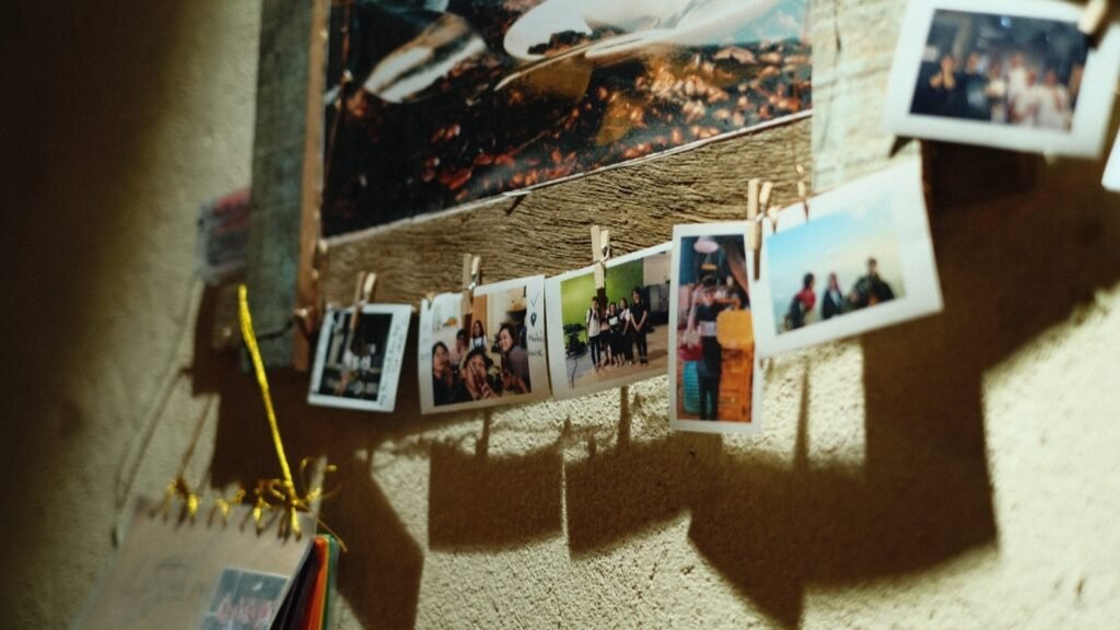 mini galerie de perete cu fotografii mini printate