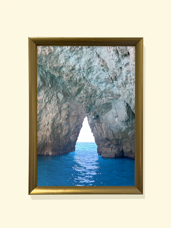 tablou cu mare în ramă aurie