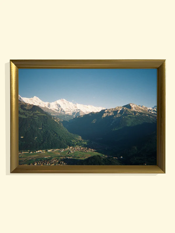 tablou ramă aurie Quiet Over Interlaken