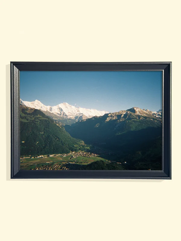 tablou ramă neagră Quiet Over Interlaken