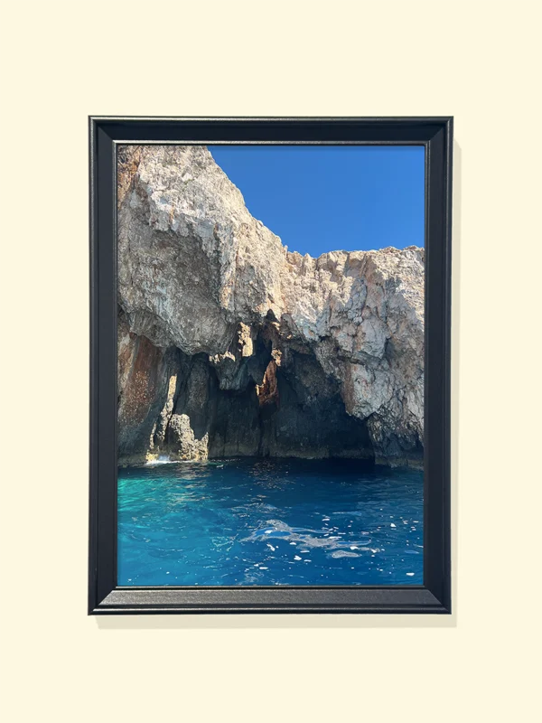 tablou decorativ cu mare în ramă neagră