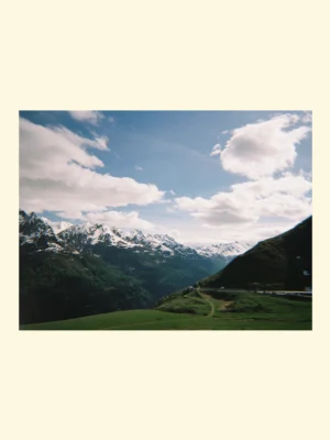 tablou cu munți Where the Valley Opens