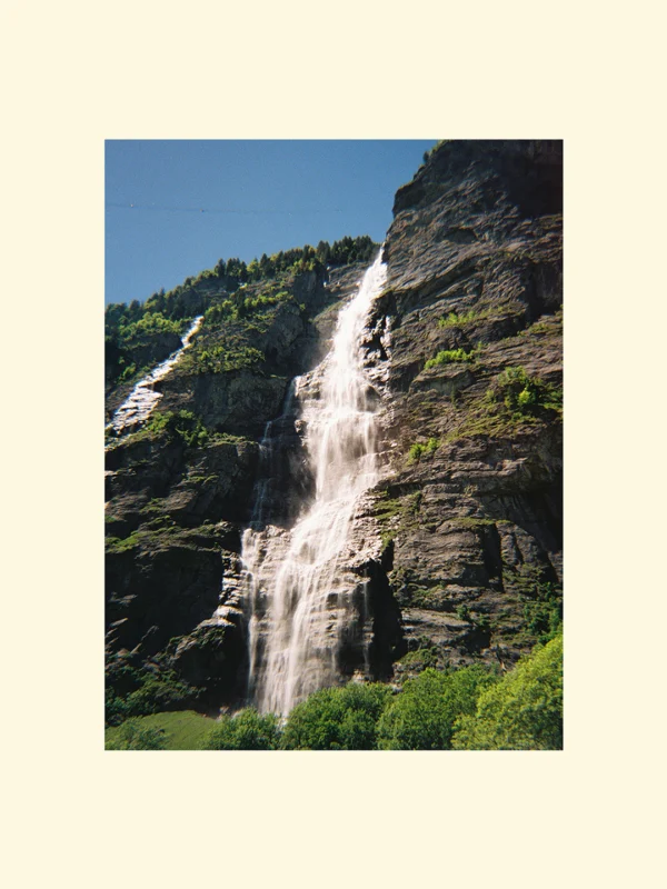 print foto sau canvas Where the Cliffs Pour Down peisaj din Elveția