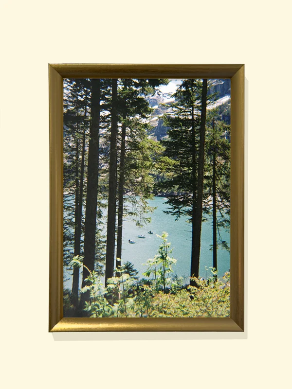 tablou înrămat cu ramă aurie peisaj de munte lac Oeschinen Blue in Balance