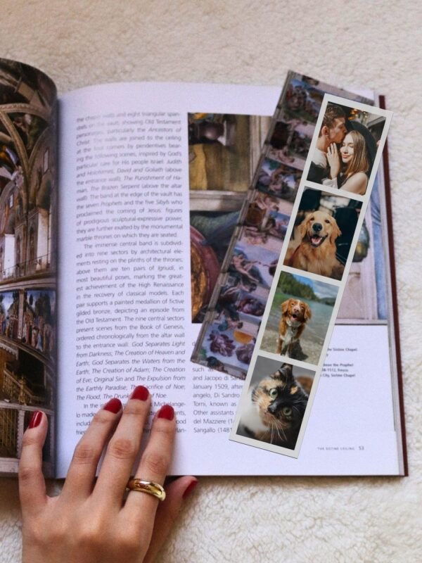 photostrip personalizat folosit ca semn de carte