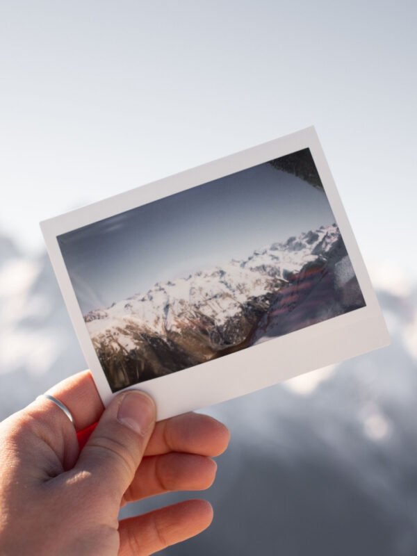 fotografie tip instant lată cu peisaj